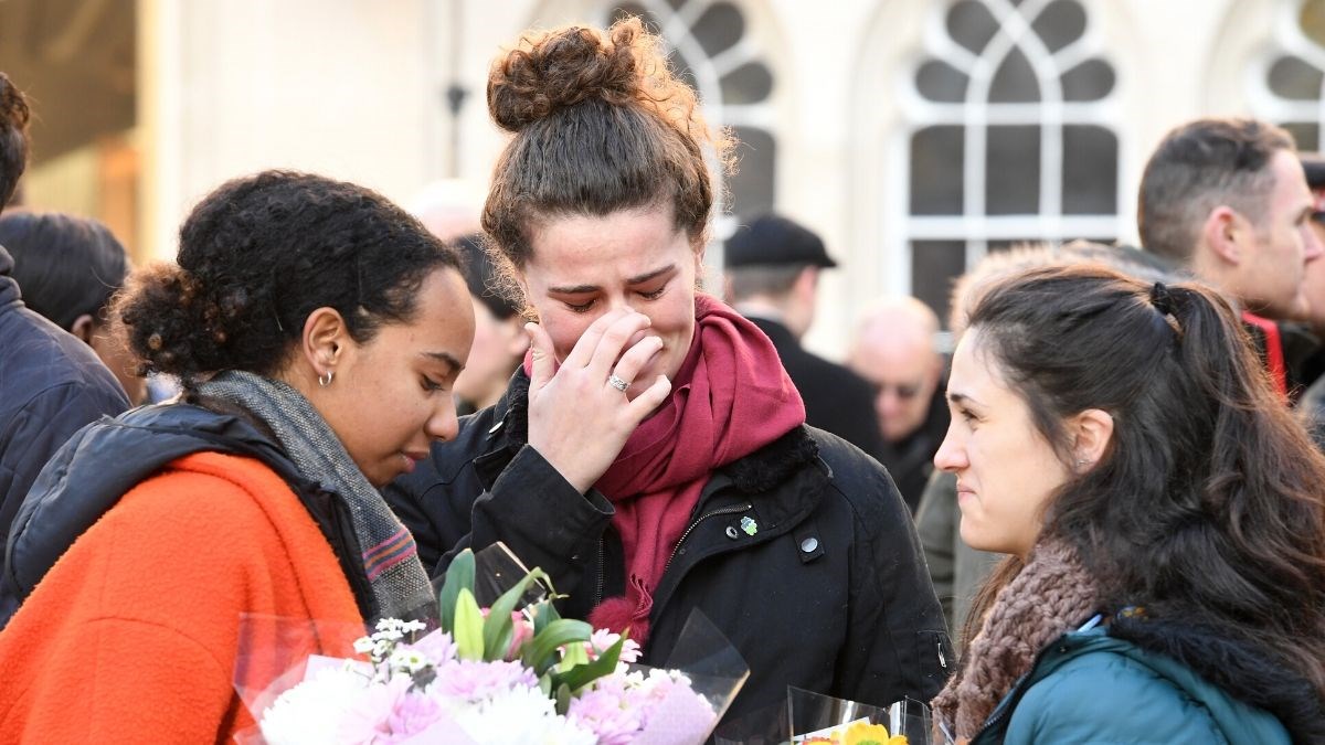 U Londonu bdjenje za žrtve napada nožem